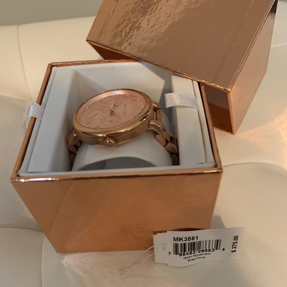 Michael Kors Women’s Rose Gold Watch - Picture 4 of 5